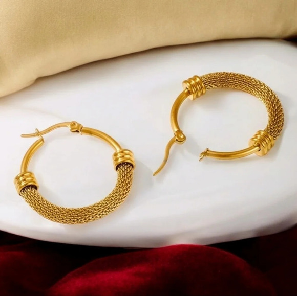 🆕️Trendy Chic 18K Gold Plated Stainless Steel Textured Mesh Hoop Earrings - Picture 7 of 15